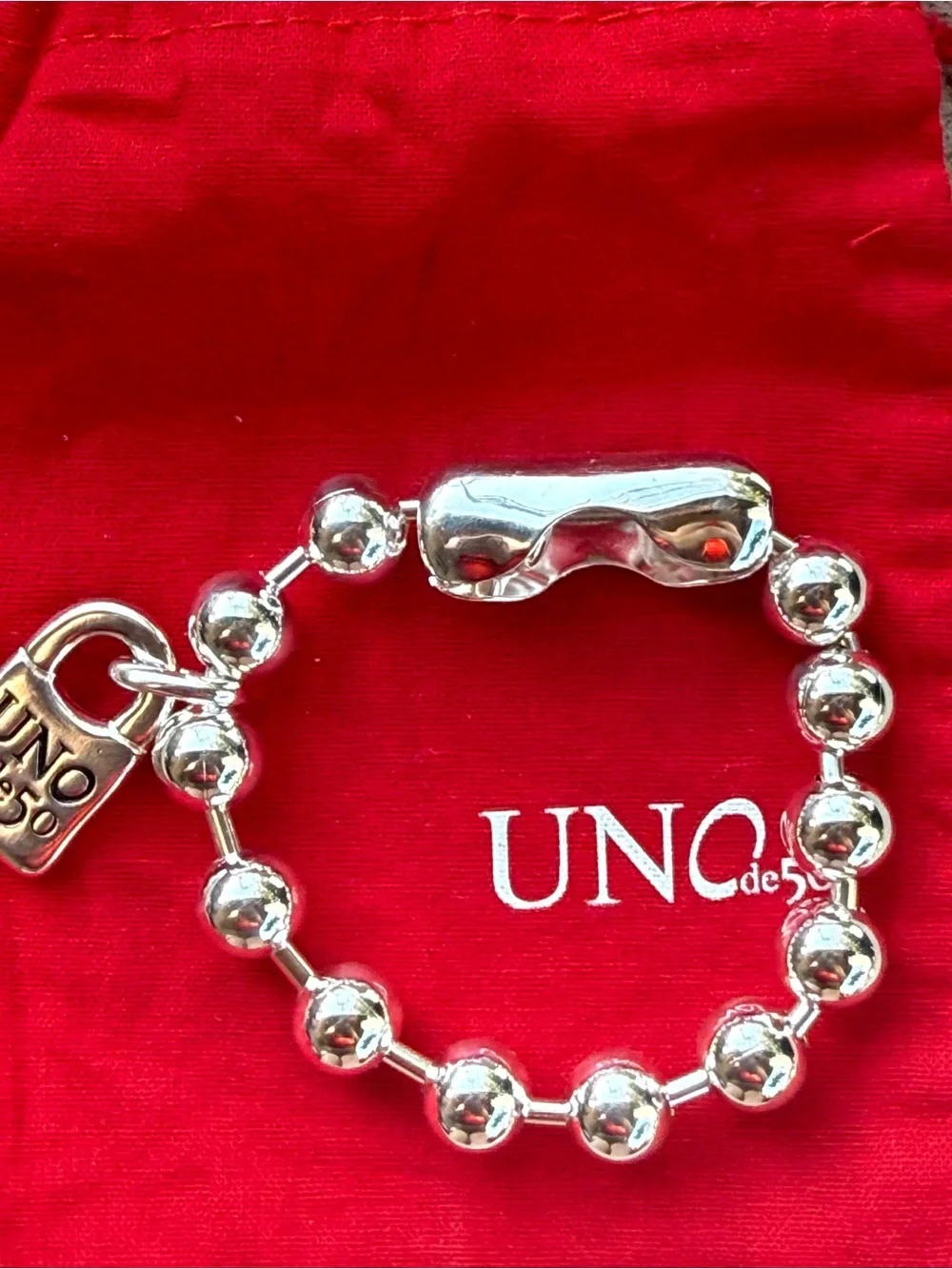 UNO de 50 Polished Silver Bead Bracelet with Padlock Charm